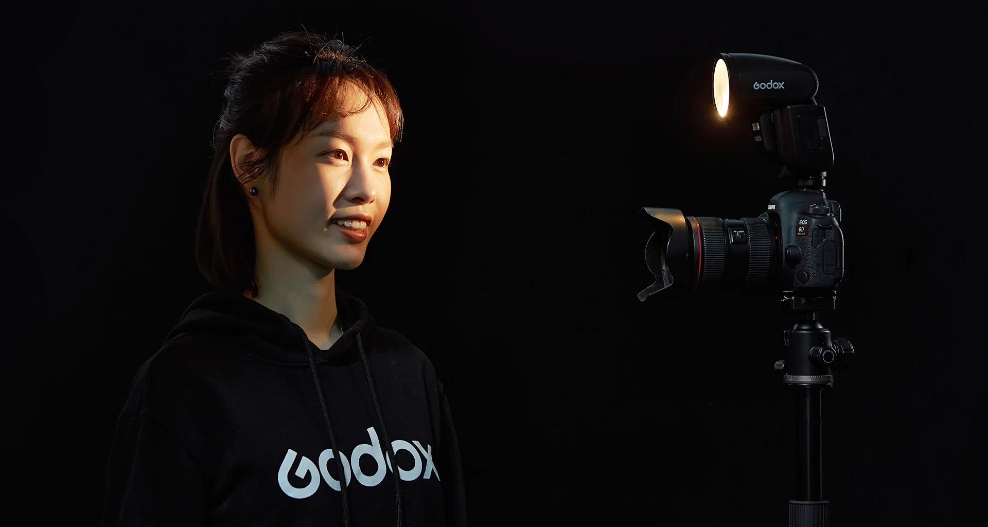 картинка Вспышка накамерная с круглой головкой Godox V1Pro N TTL для Nikon, арт. 31644 от магазина Ultra-mart