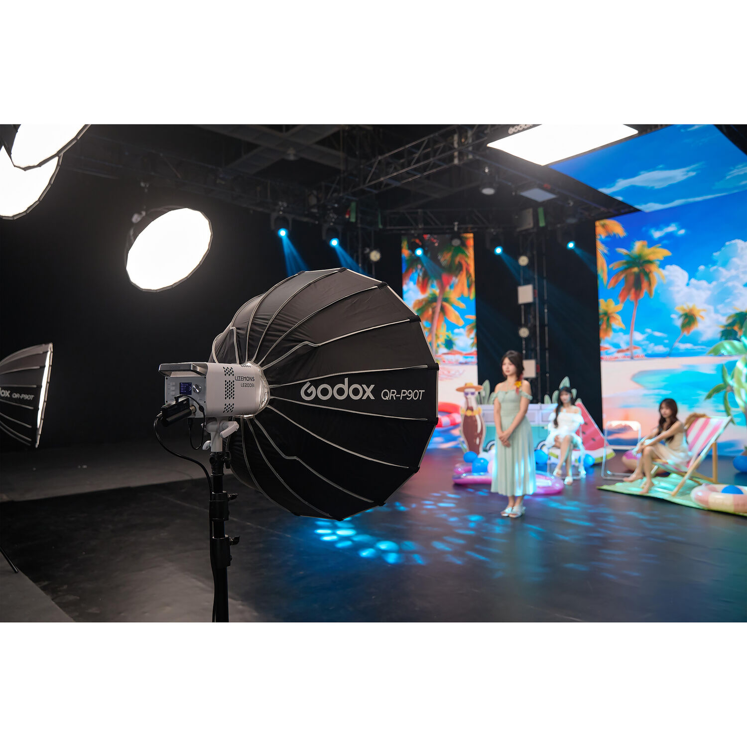 картинка Светодиодный осветитель Godox LITEMONS LE200Bi, 220Вт, CRI 98, TLCI 98 арт.33059 от магазина Ultra-mart