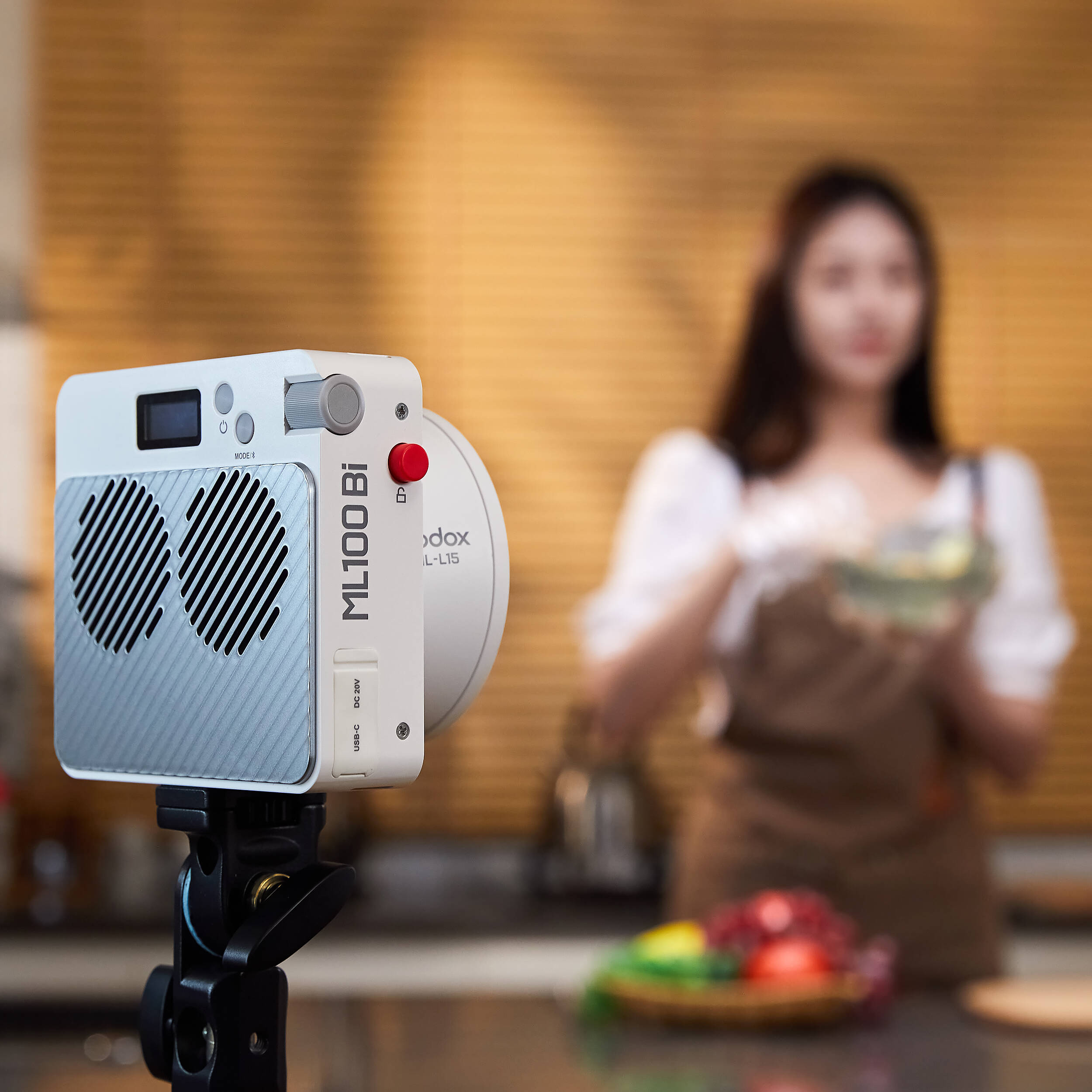 картинка Осветитель светодиодный Godox ML100Bi от магазина Ultra-mart