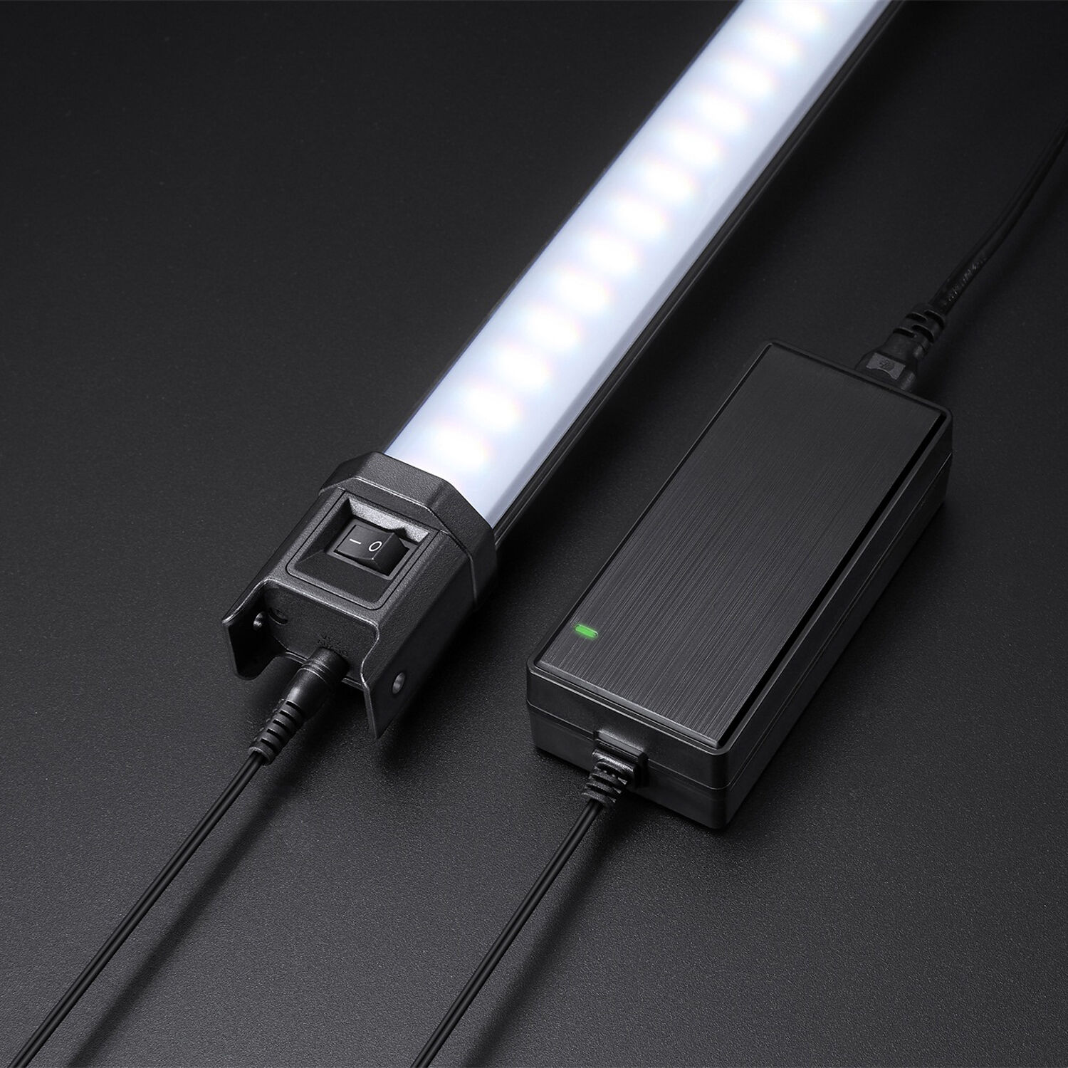 картинка Комплект светодиодных осветителей Godox TL60*4 kit для видеосъемки от магазина Ultra-mart